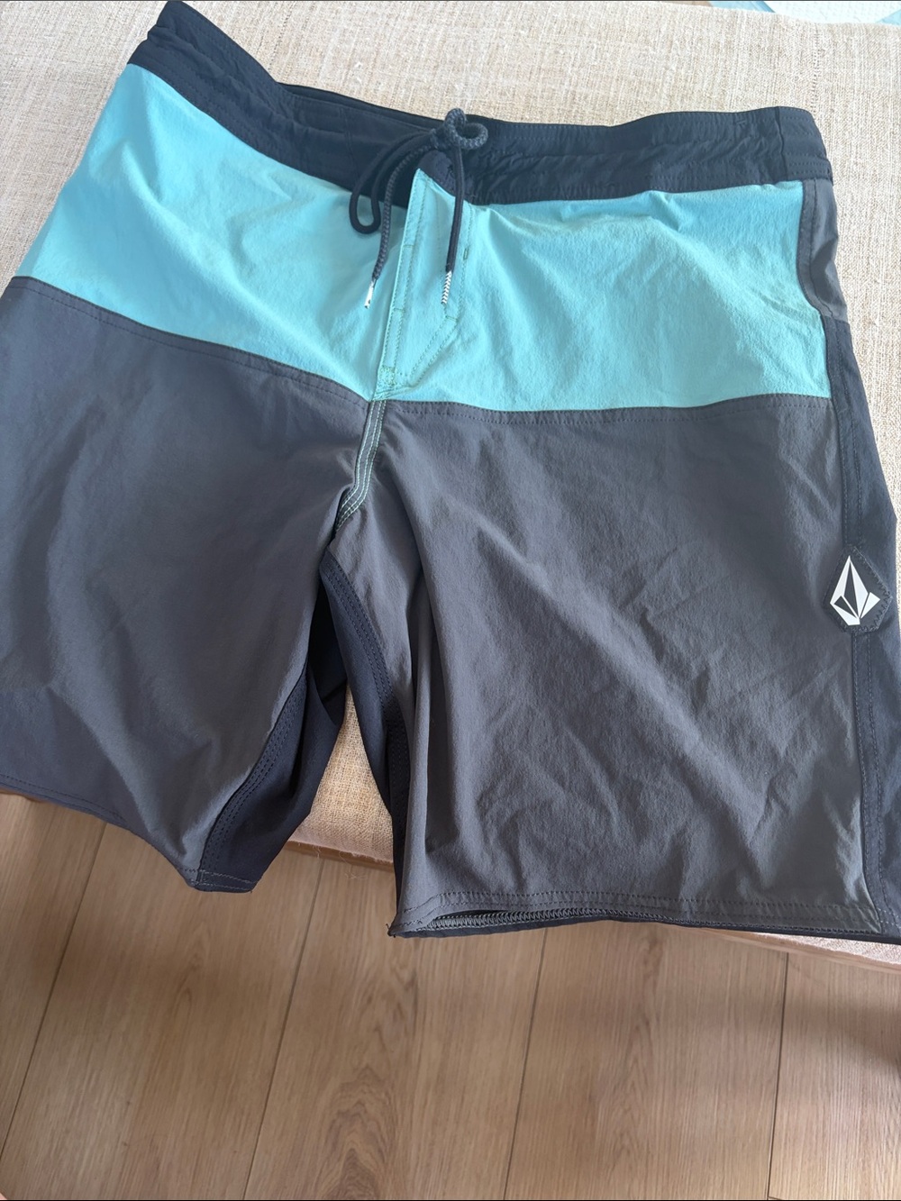 Volcom Men’s Teal/blue and black Colorblock Boardshorts
